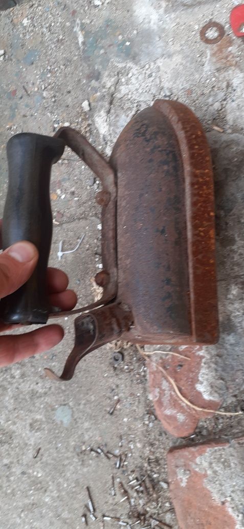 Stare żelazko metalowe