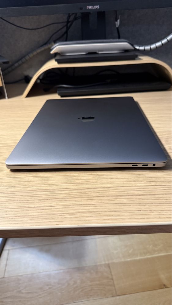 MacBook Pro 16-calowy 2019, 512GB, 16RAM, i7 AMD Radeon Pro 5300M