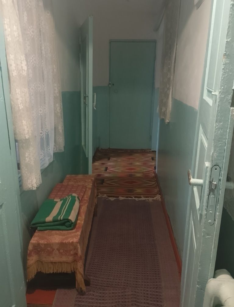 Продаєтся 2- кімнатна квартира в центрі м.Почаїв