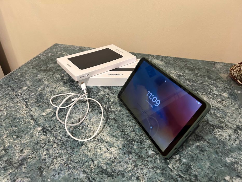 Samsung Galaxy Tab A9 (Wi-Fi) + чохол-книжка Galaxy Tab A9 Book Cover