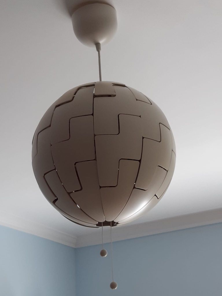 Candeeiro do Ikea bola