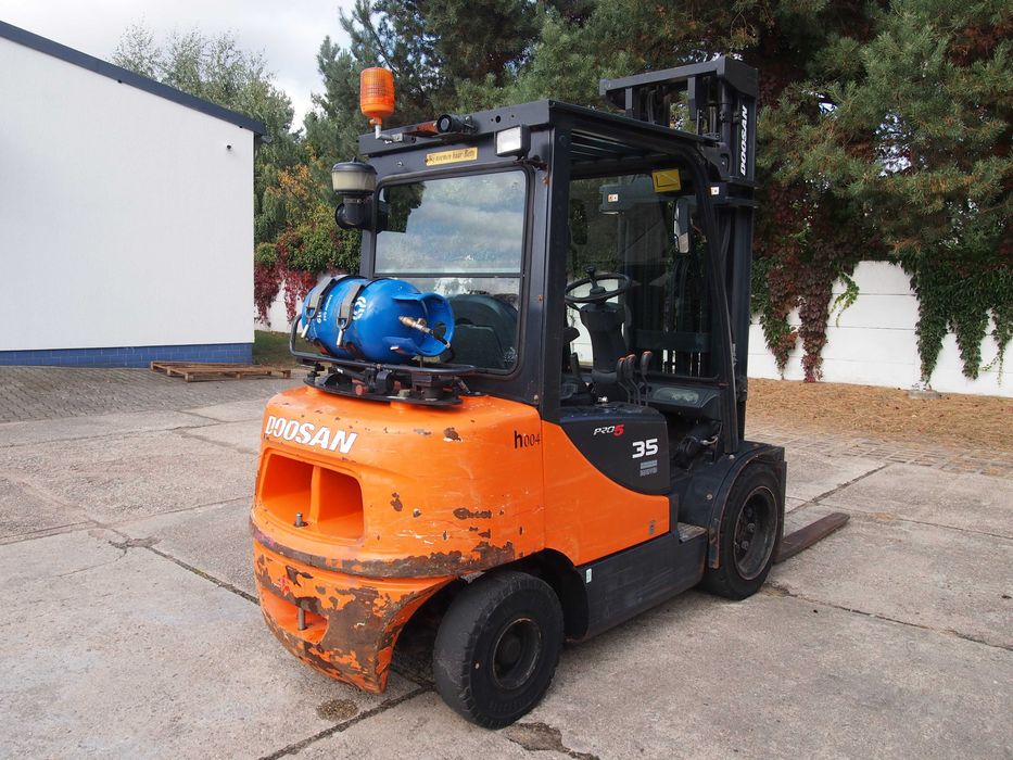 Wózek widłowy Doosan 3.5T, Gaz, wolny skok, maszt triplex, SPROWADZONY