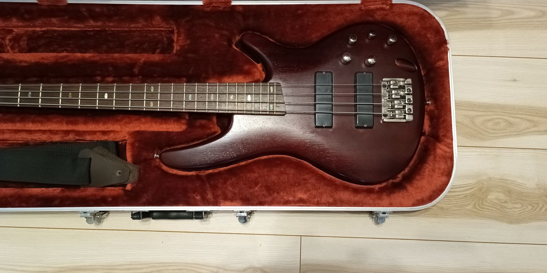 Gitara basowa Ibanez SR 500