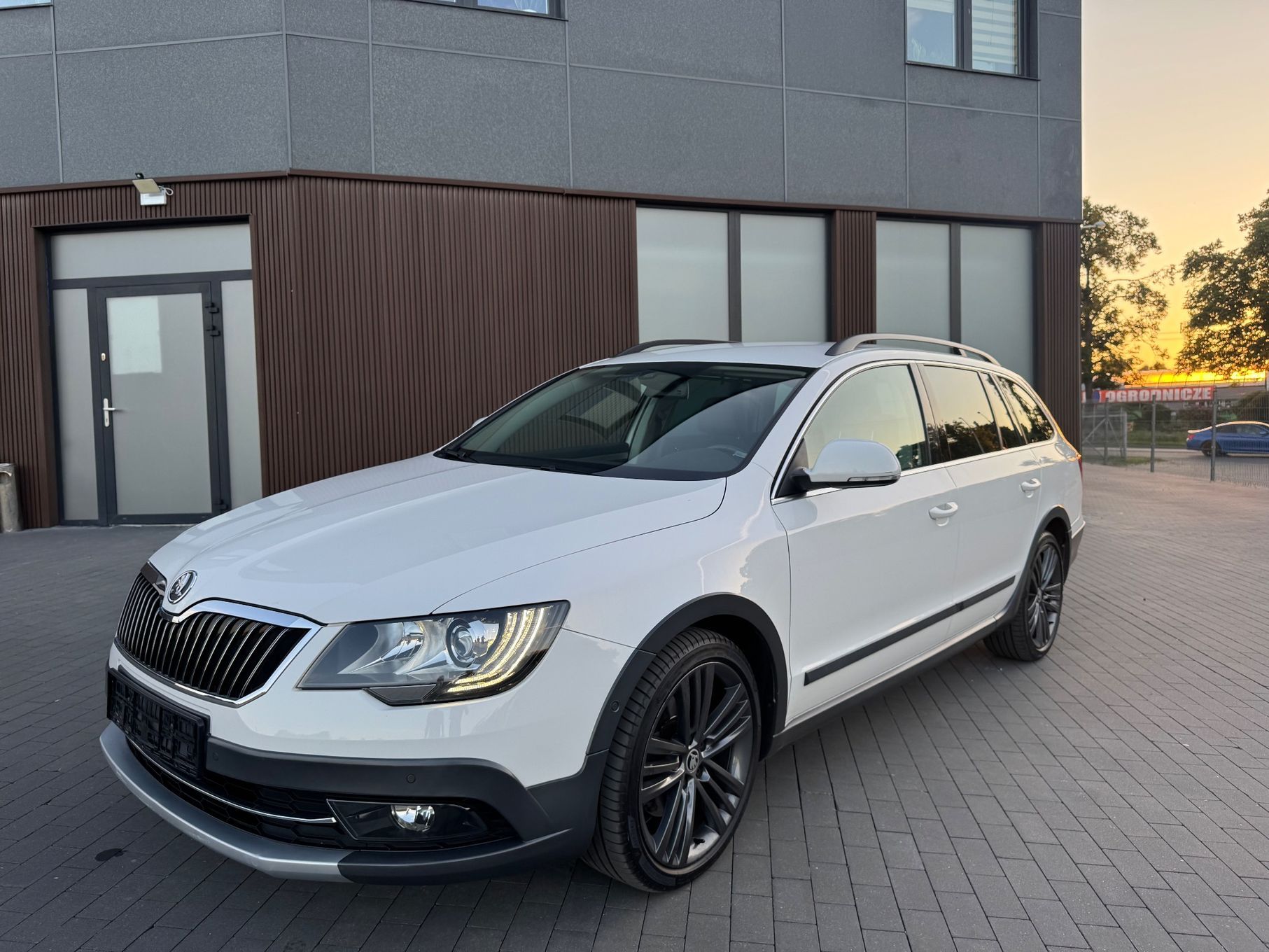 Skoda Superb 170 ps Automat 4x4 Skóry Wentylowane El.Klapa Wzorowy Stan Sereisowany