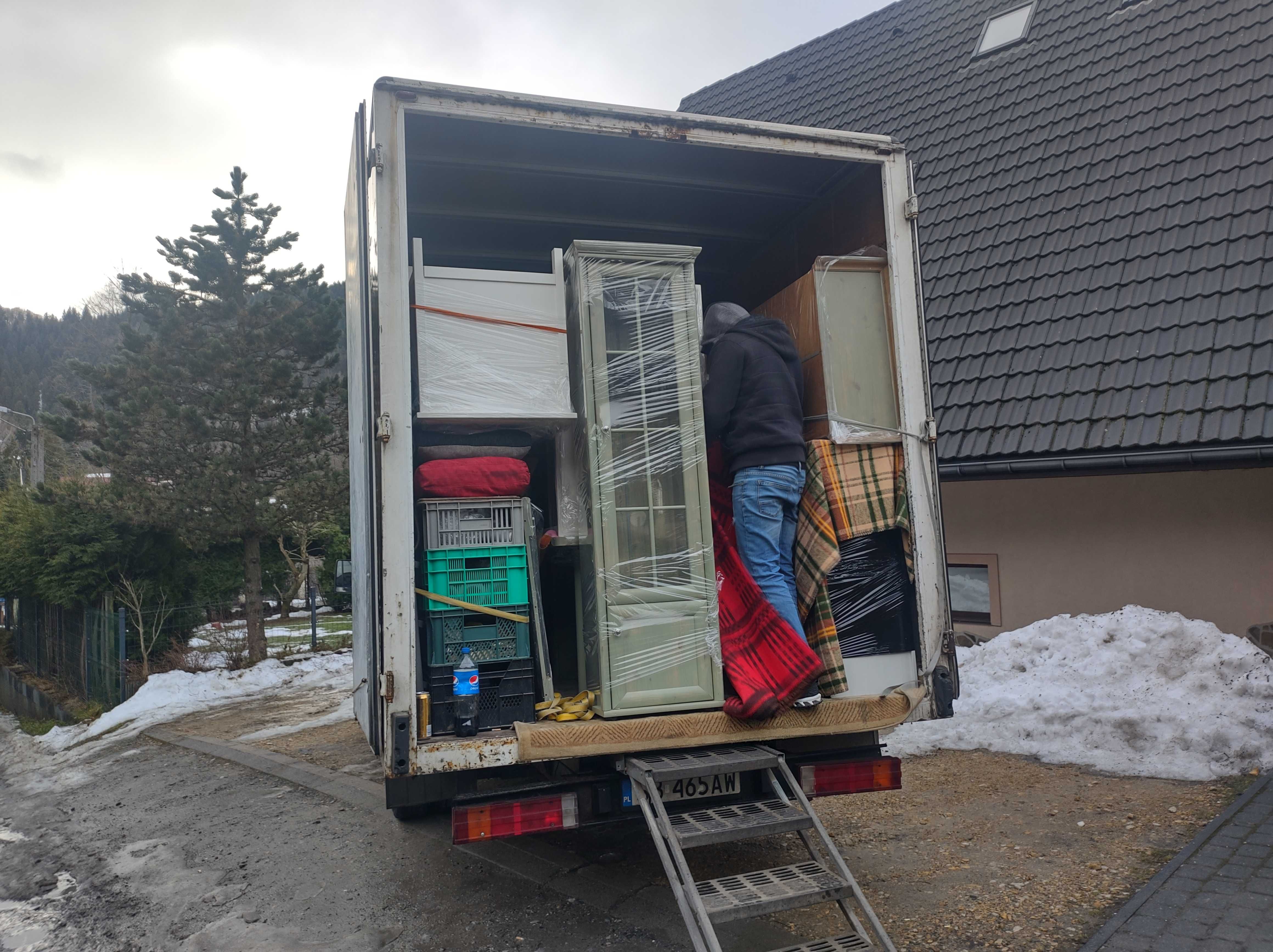 Wywóz  mebli i sprzętów.Opróżnianie domów,mieszkań,piwnic,strychów.