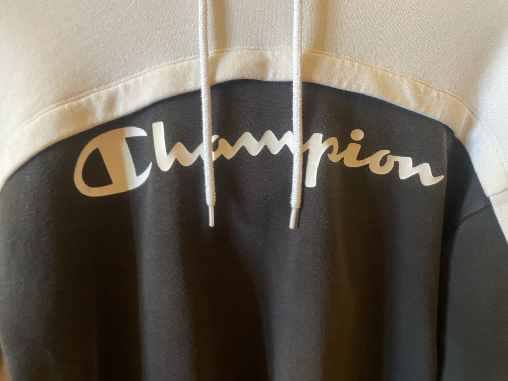 Sweat preta e branca da Champion