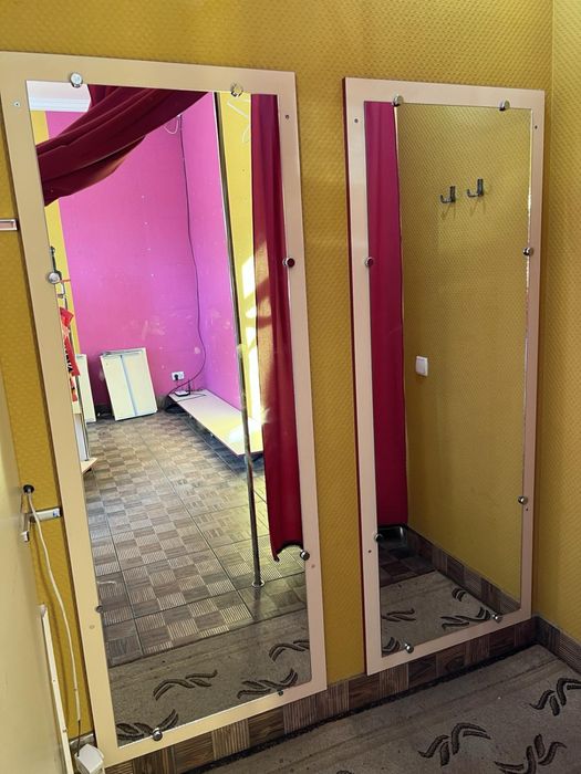 Меблі - Обладнання для магазину одягу, у відмінному стані,