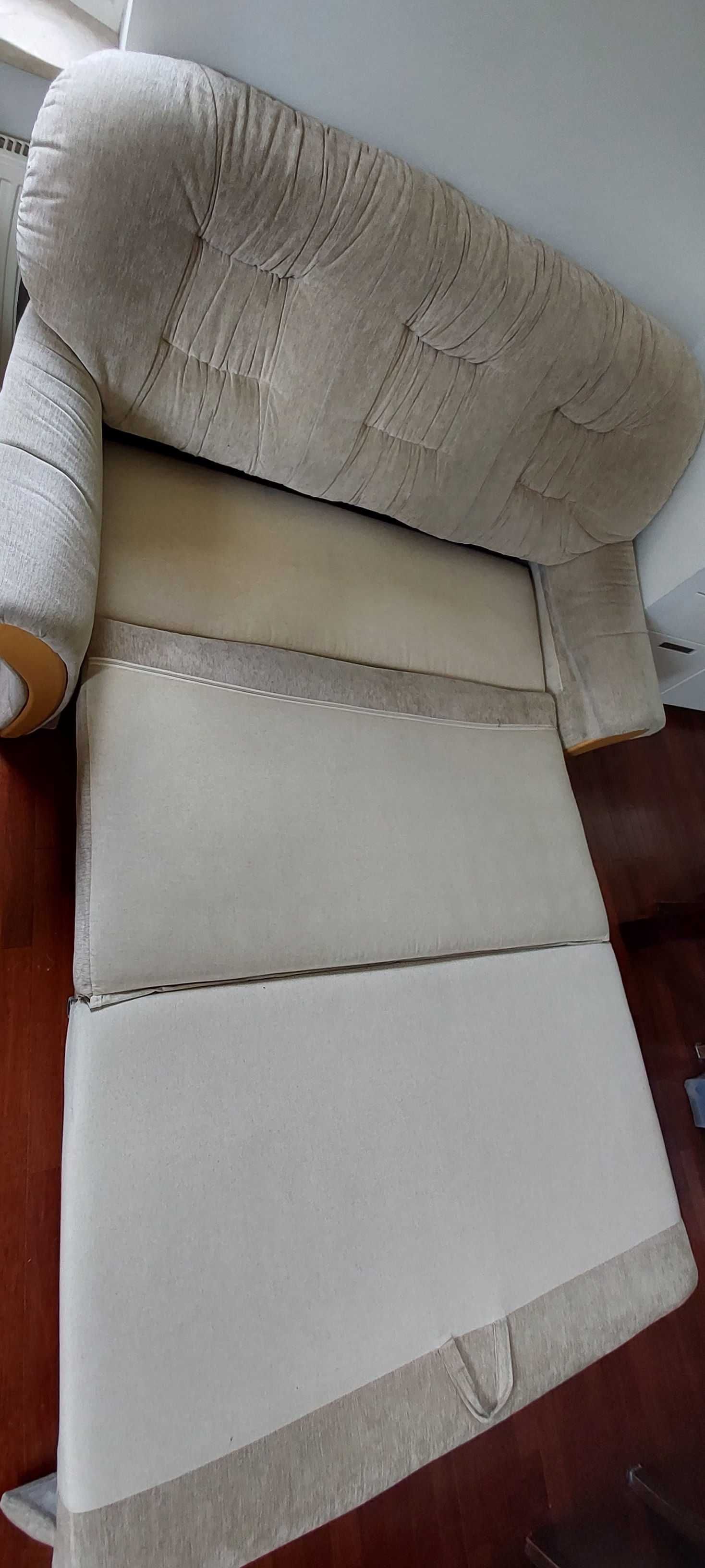 Beżowa rozkładana sofa z pojemnikiem (amerykanka) i fotel (Jagodno)
