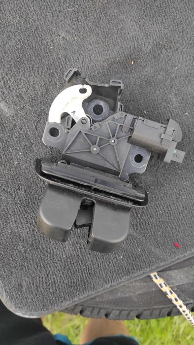 Zamek klapy Audi a4 B7 Kombi A6 C6