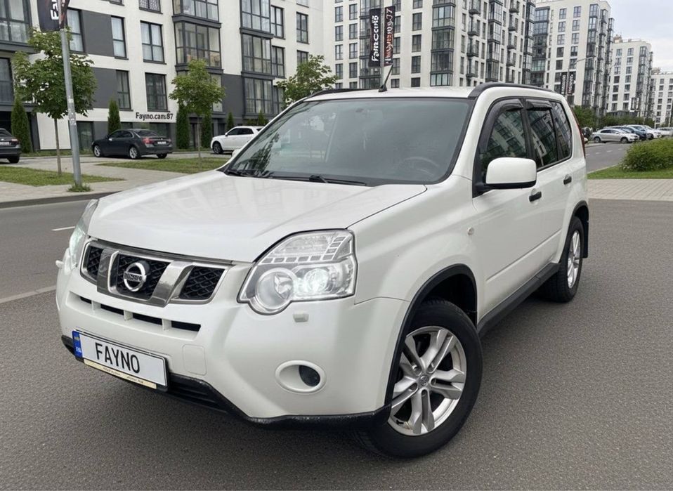 Nissan X-Trail 2013 2.0 мех -6 Бензин офиц.