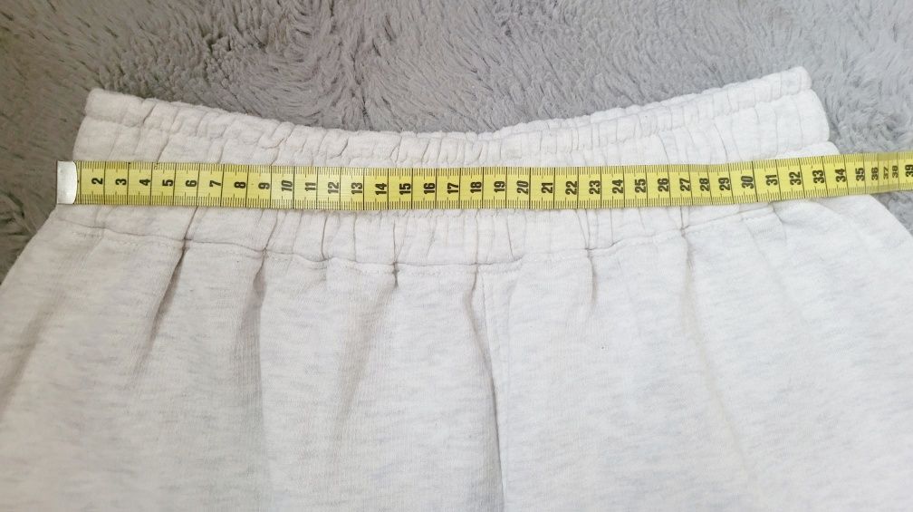 Jasnoszare spodnie dresowe z wysokim stanem Public desire rozmiar 42