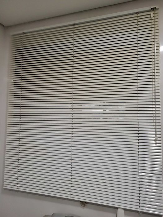 Estore de cor branca