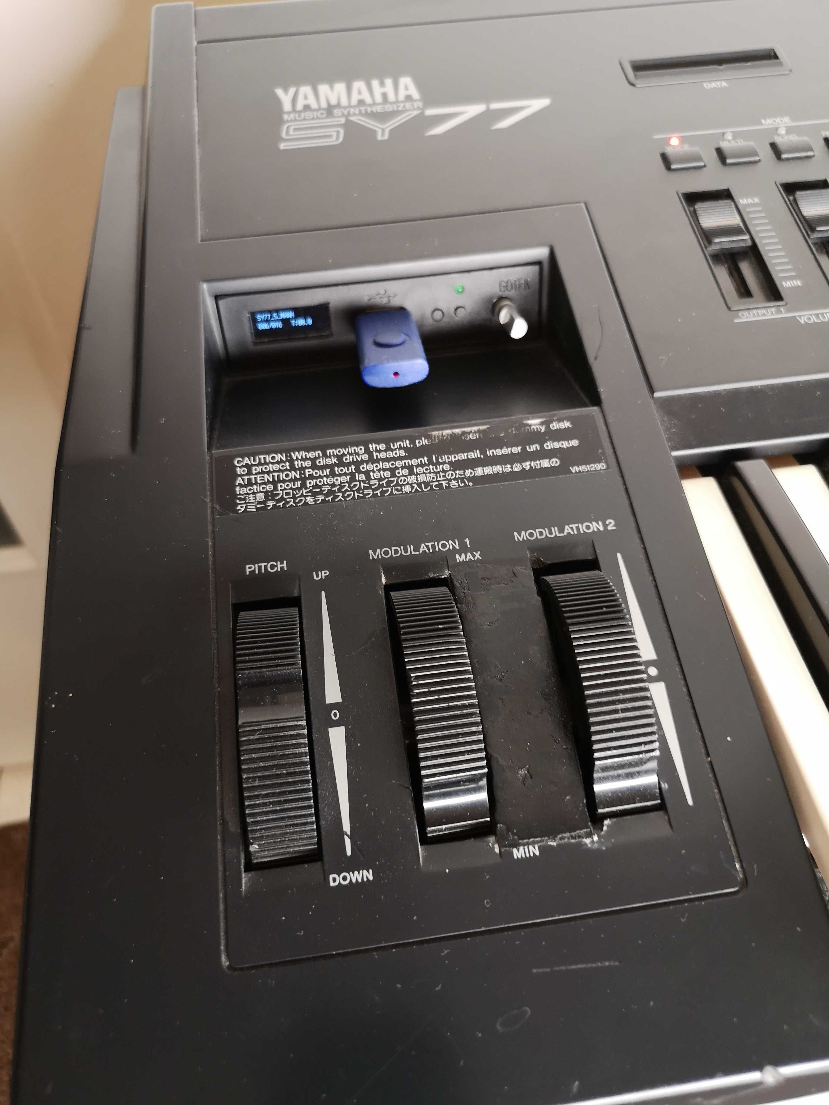 Syntezator Yamaha SY77 ze stacją USB i modyfikacjami