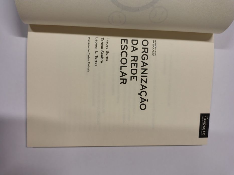 Organização da Rede Escolar, de Tracey Burns...