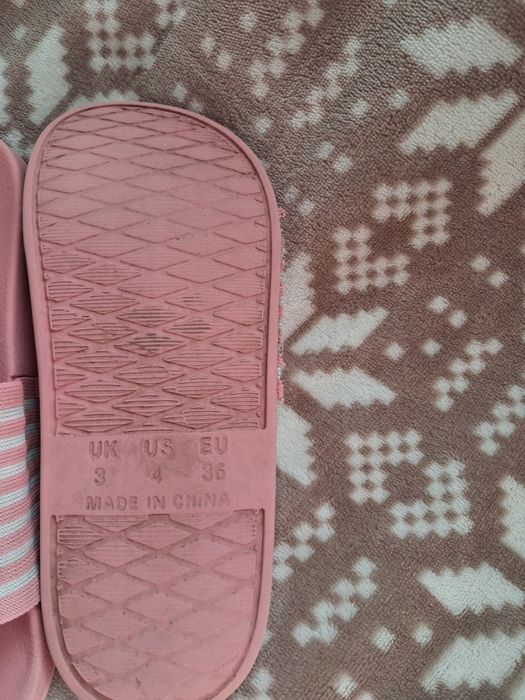 Rozm.35 klapki basenowe primark