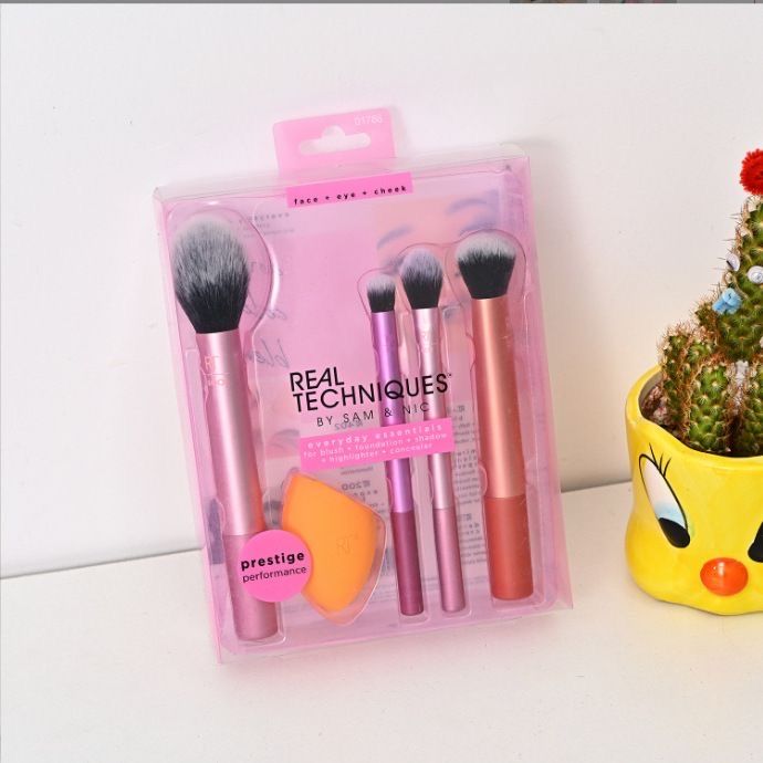 Набір для макіяжу Real Techniques Everyday Essentials Set By Sam & Nic