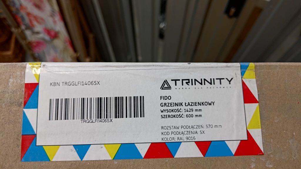 Grzejnik łazienkowy Trinnity Fido 755W 1429x600