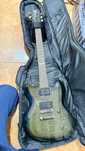 Guitarra elétrica, amplificador e pedais de efeito
