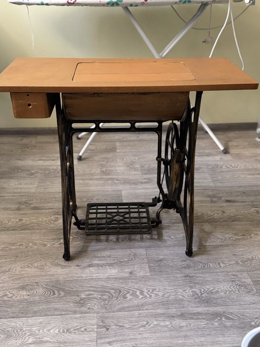 Швейная машинка, станина чугунная