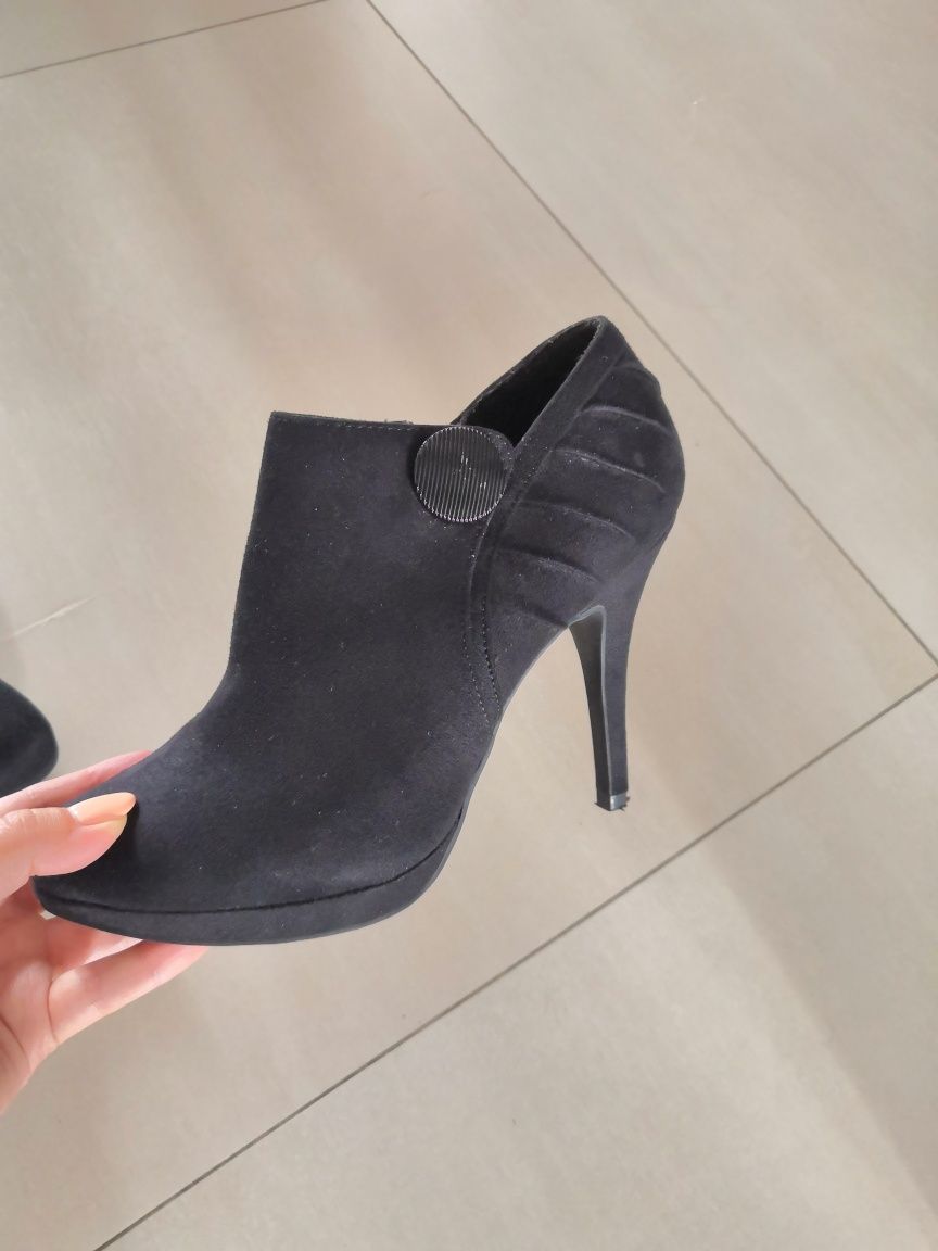 Buty czarne botki 37