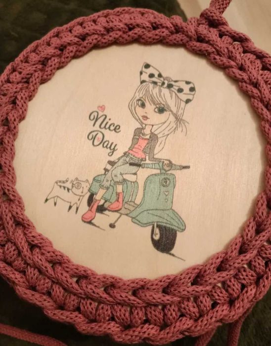 Koszyk dziewczynka na rowerze