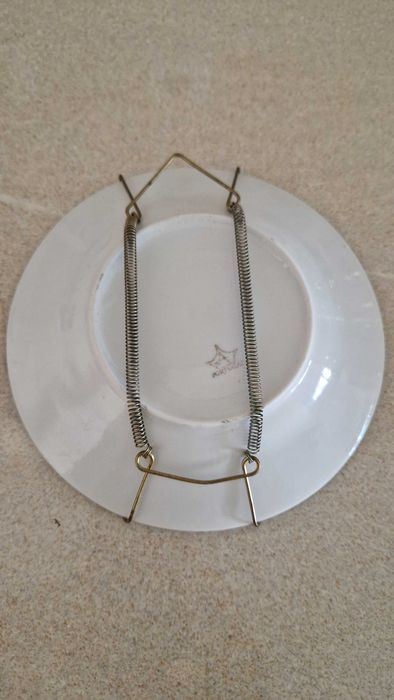 Prato decorativo de pendurar na parede com suporte