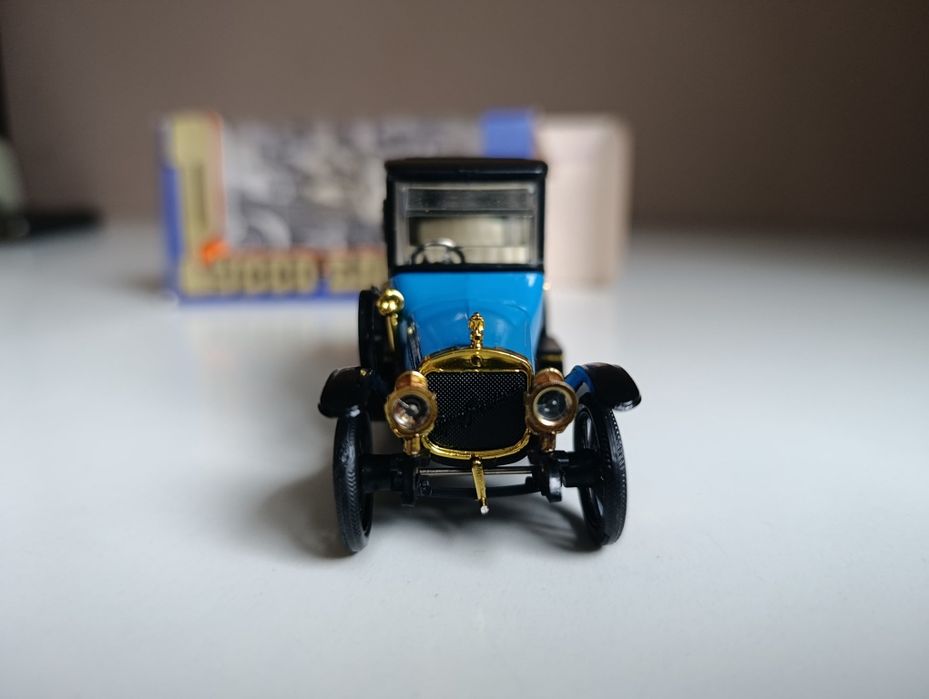 модель 1/43  Руссо Балт