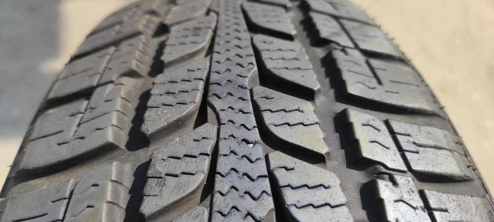 Opony zimowe z 2015r 6mm 185/65/15 Nexen N
