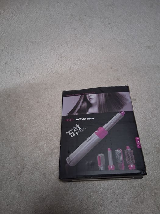 Secador de cabelo 5 em 1 ,completamente novo.