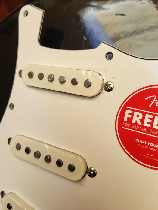 Pickguard pré-wired novo da Squier Stratocaster CV
