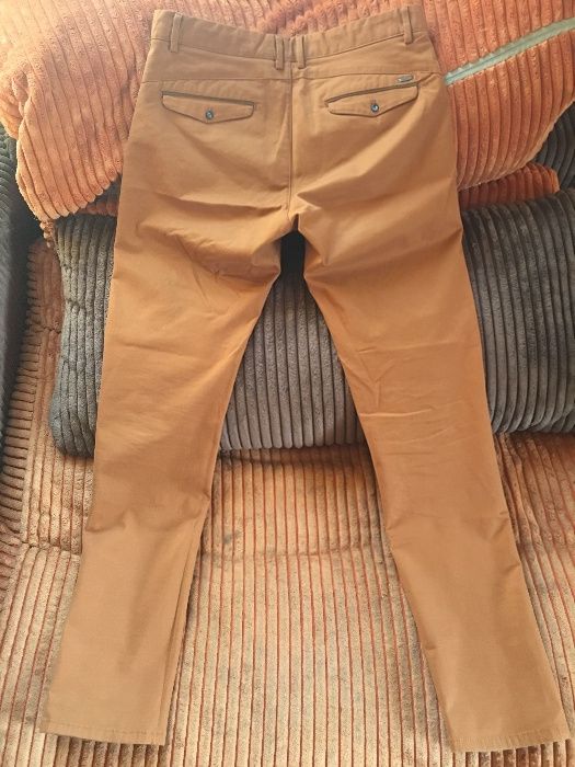 Spodnie chino brązowe discrete 32