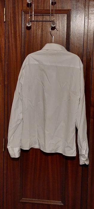 Camisa branca traje académico