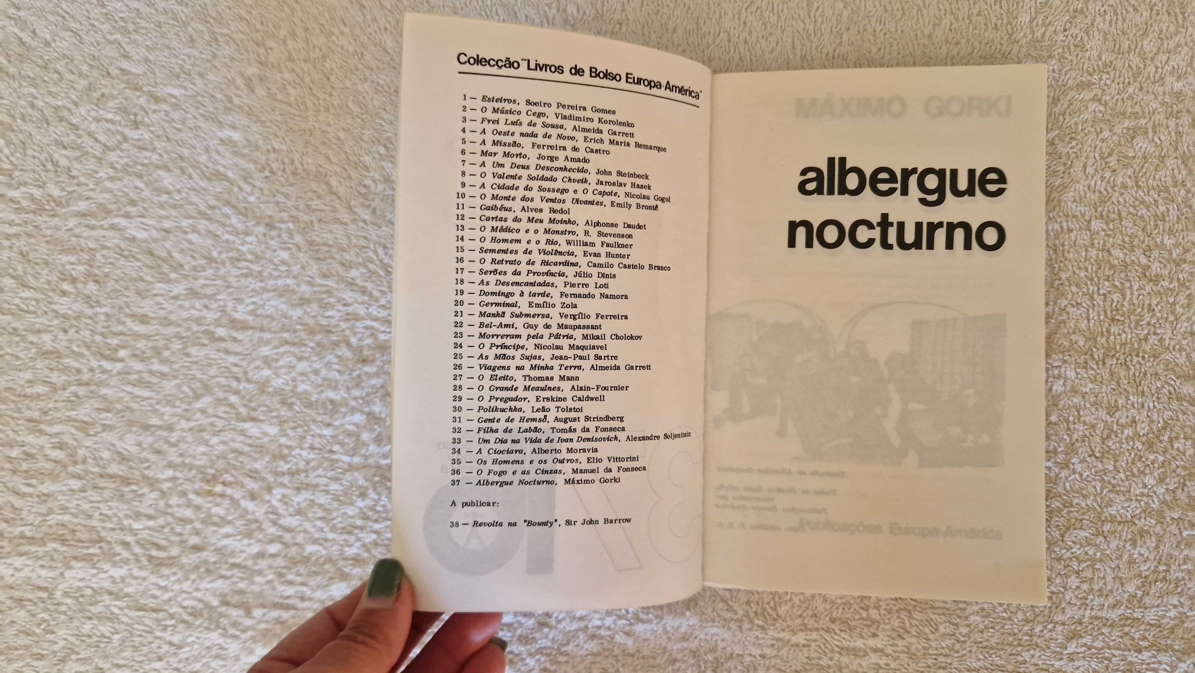 Livro "Albergue Nocturno" de Máximo Gorki