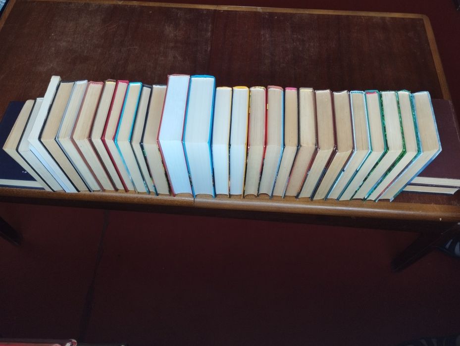 Фэнтези, фантастика: Толкиен, Азимов, Симмонс, Перумов,Саймак, и др..