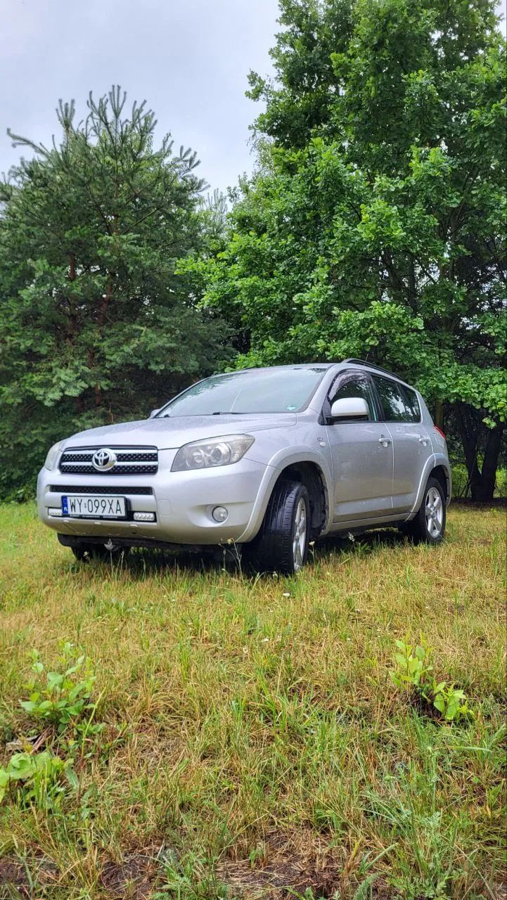 Toyota RAV4 Świeżo sprowadzona z Niemiec, wyposażona, Bluetooth, WEBASTO