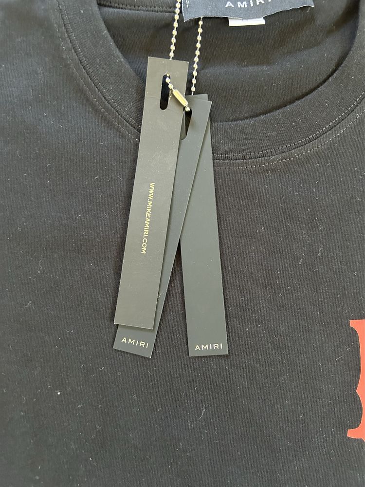 T-shirt Amiri preta simbolo vermelho