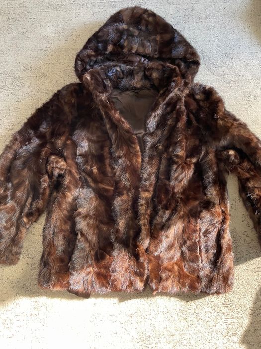 Kurtka damska  z norek z kapturem “kobieta kierowca”