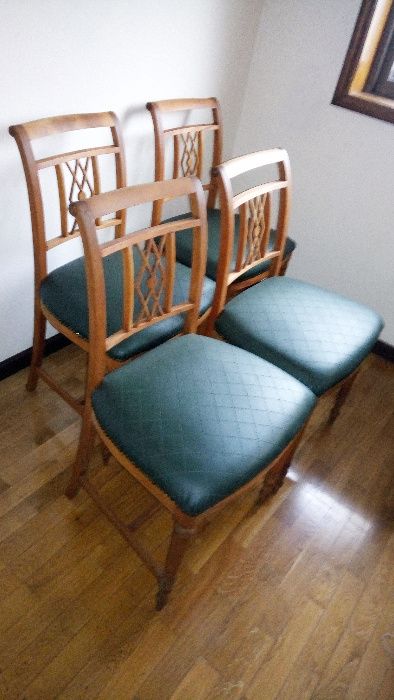 Cadeiras em Nogueira