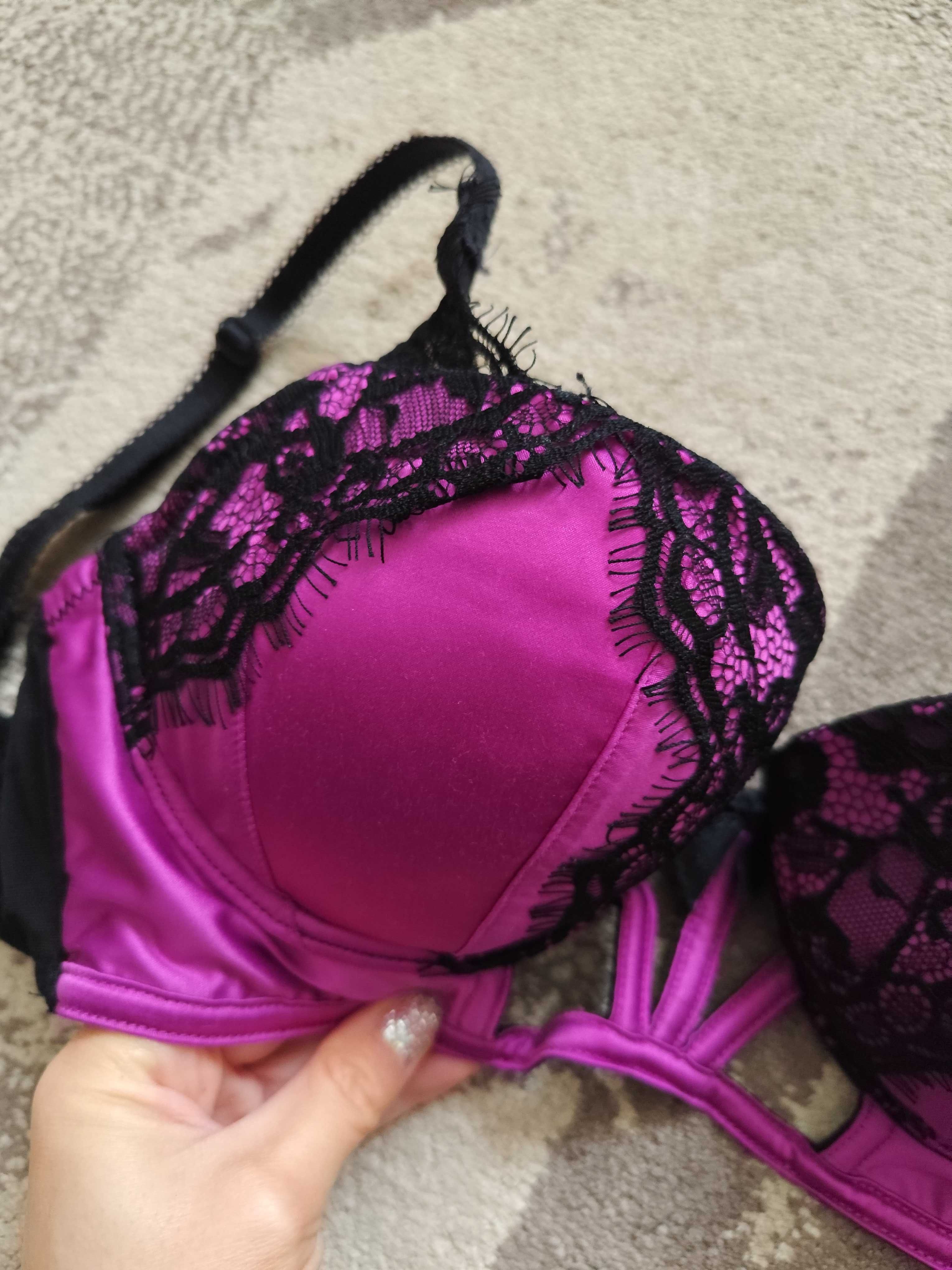 Różowy biustonosz z koronką 70D Ann summers