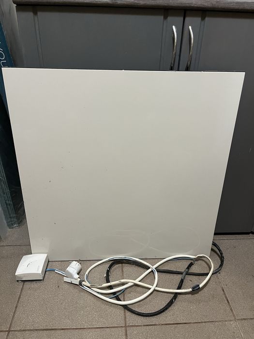 Батарея електрична біла, б/у в гарному стані