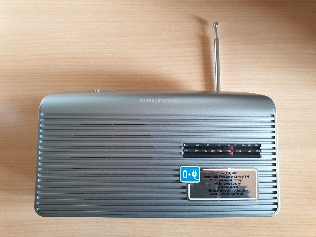 Radio Portatil Grundig como novo