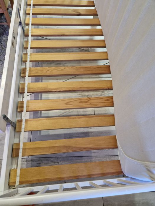 Łóżko dzieciece z materacem