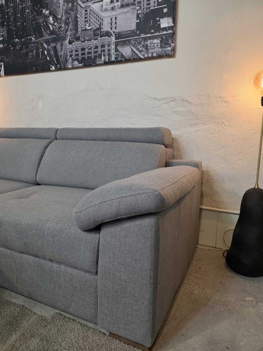 Szara kanapa z regulowanymi zagłówkami | Transport GRATIS