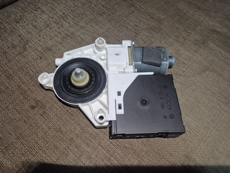 Silniczek prawy przód przedni moduł sterownik audi a3 8p lift