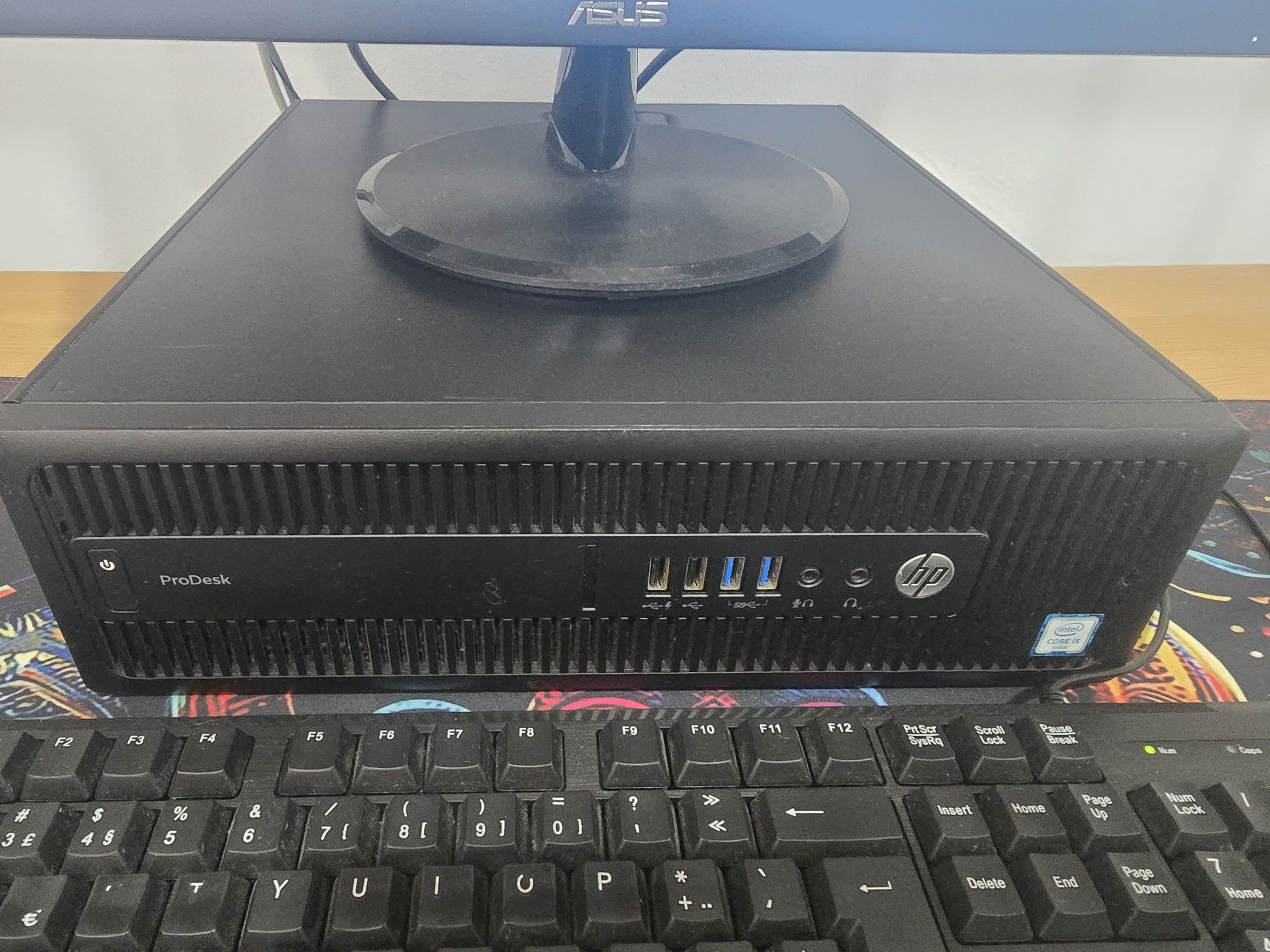 Desktop Hp Intel Core i5 com monitor Asus, rato e teclado