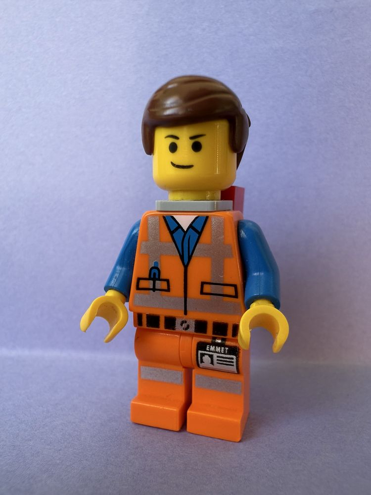 LEGO Minifigurka Emmet – Klocek Oporu (The LEGO Movie) – Używana