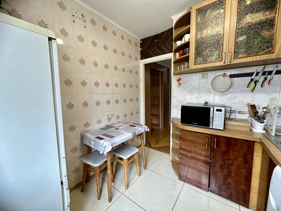 Стражеско, 7 2к квартира 3й поверх, не кутова, тепла.