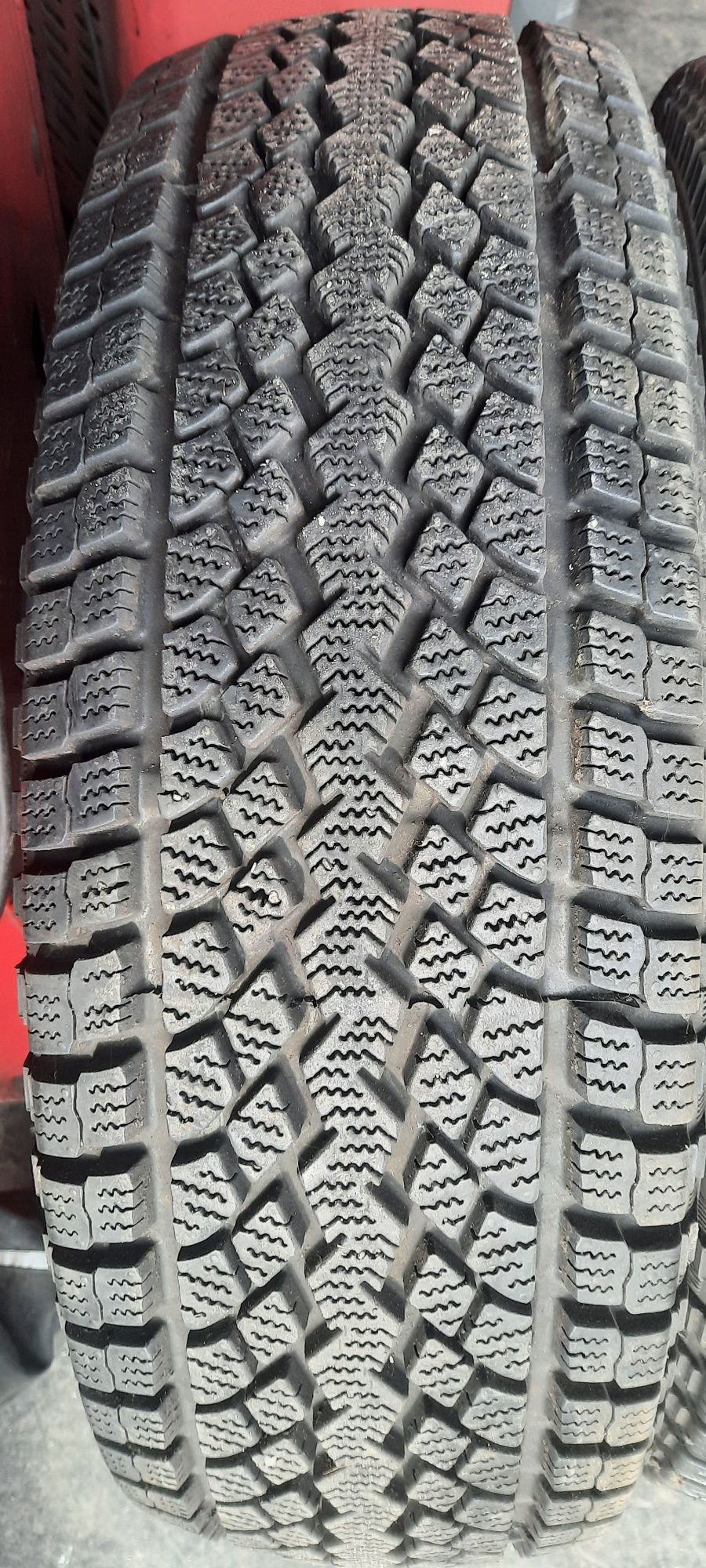 Opony zimowe 2szt YOKOHAMA 235/80R16