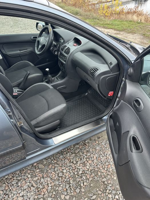 Продам Пежо 206 SW