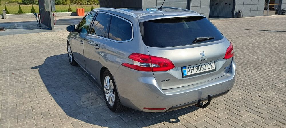 Peugeot 308 2015 року